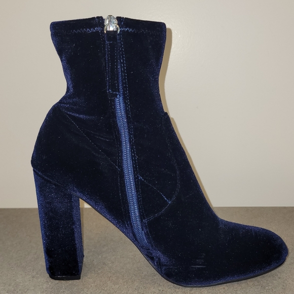 🦋Steve Madden Velvet Blue Ankle Boots🦋 - Picture 6 of 7
